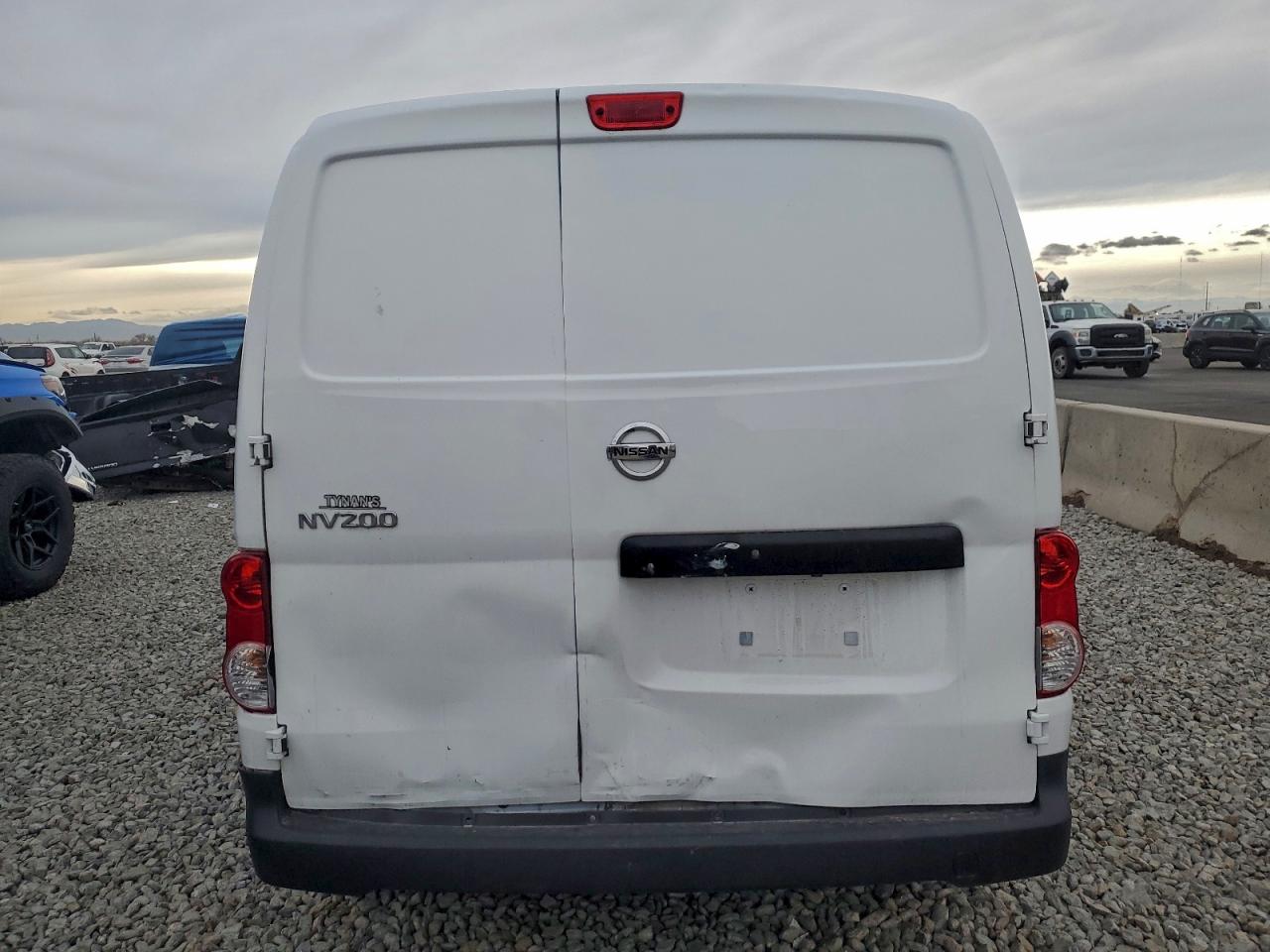 Nissan Nv 2.5s Image 4