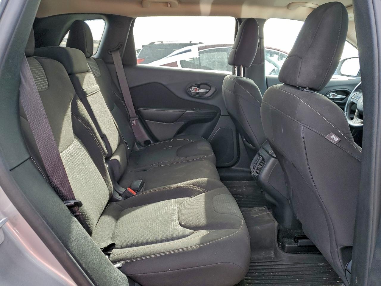 Jeep Grand Cherokee Latitude Image 12