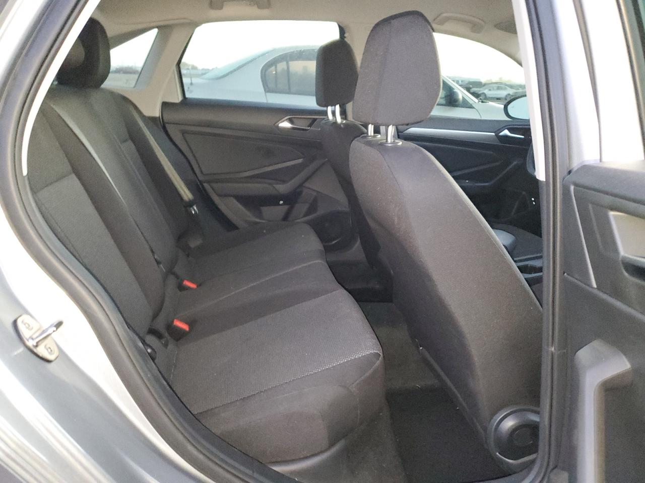 Volkswagen Jetta S Image 3