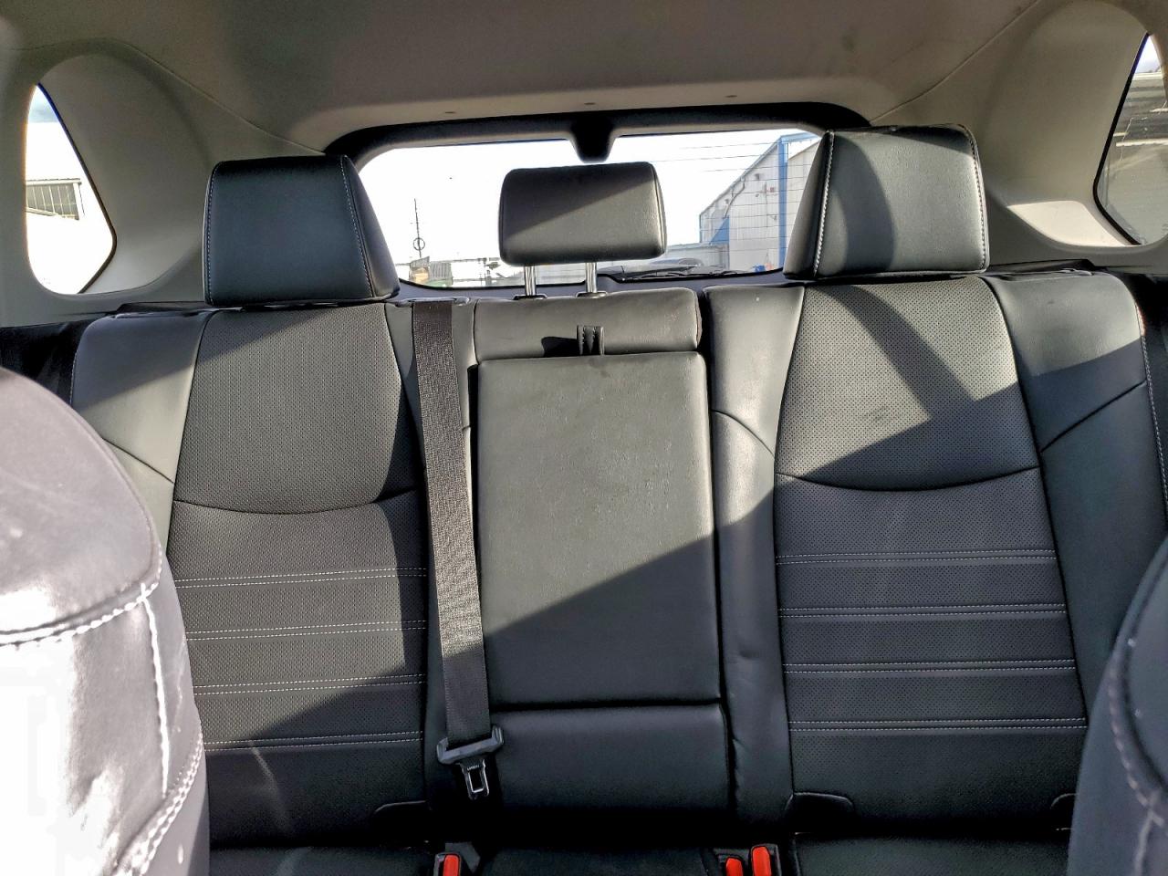 Toyota RAV4 Limited Image 2