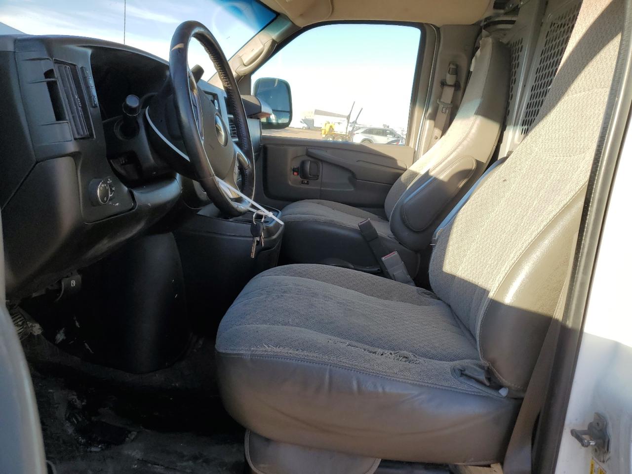 Chevrolet Express Image 13