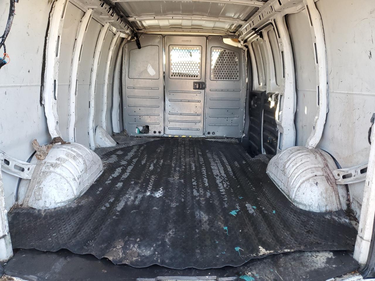 Chevrolet Express Image 8