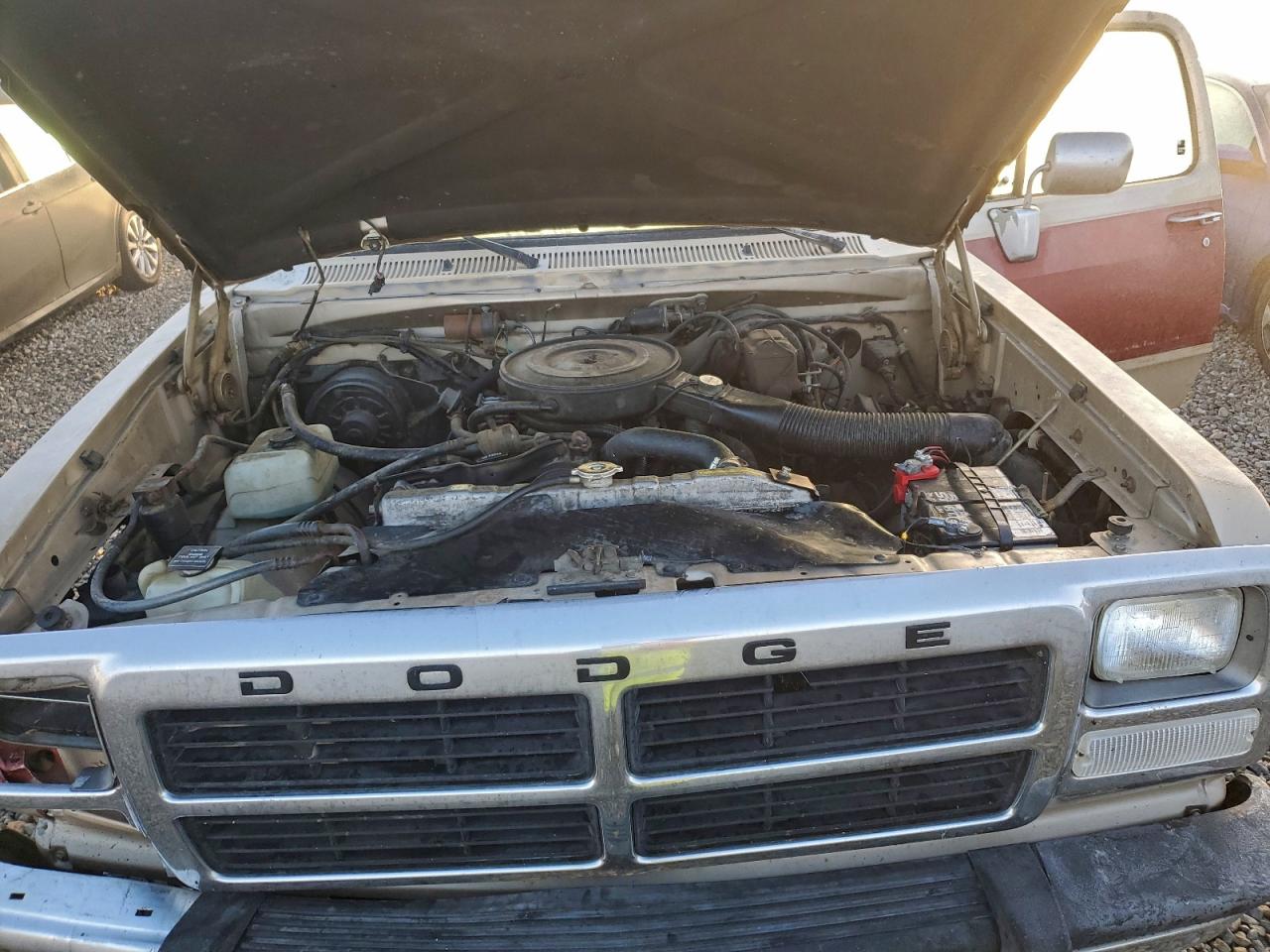 Dodge W Series W200 Image 12