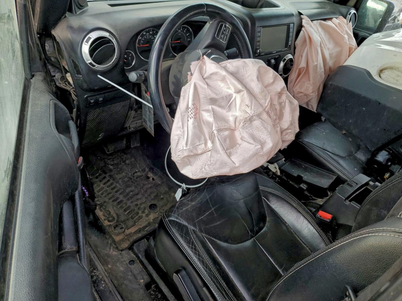 Jeep Wrangler Rubicon Image 12