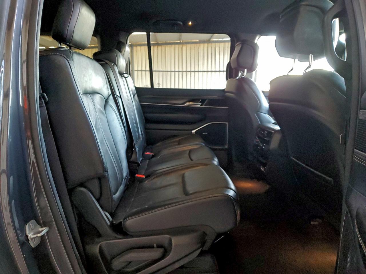 Jeep Wagoneer L Series Ii Image 8