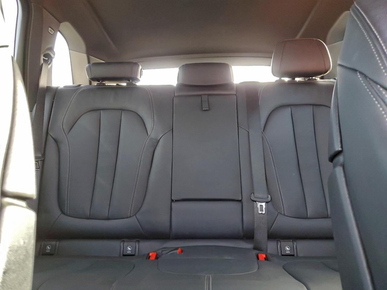 BMW X Series M50i Image 6