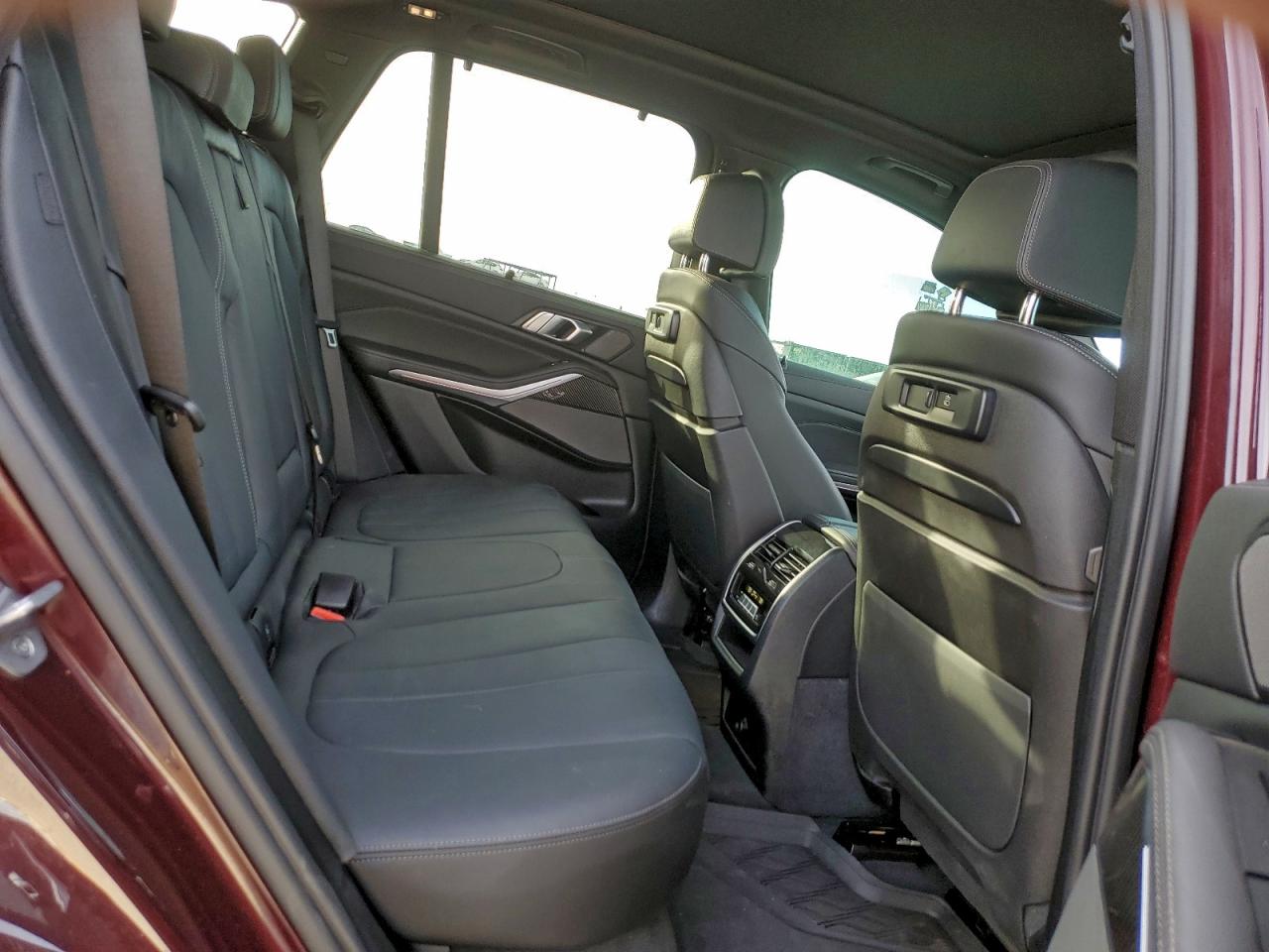 BMW X Series M50i Image 11