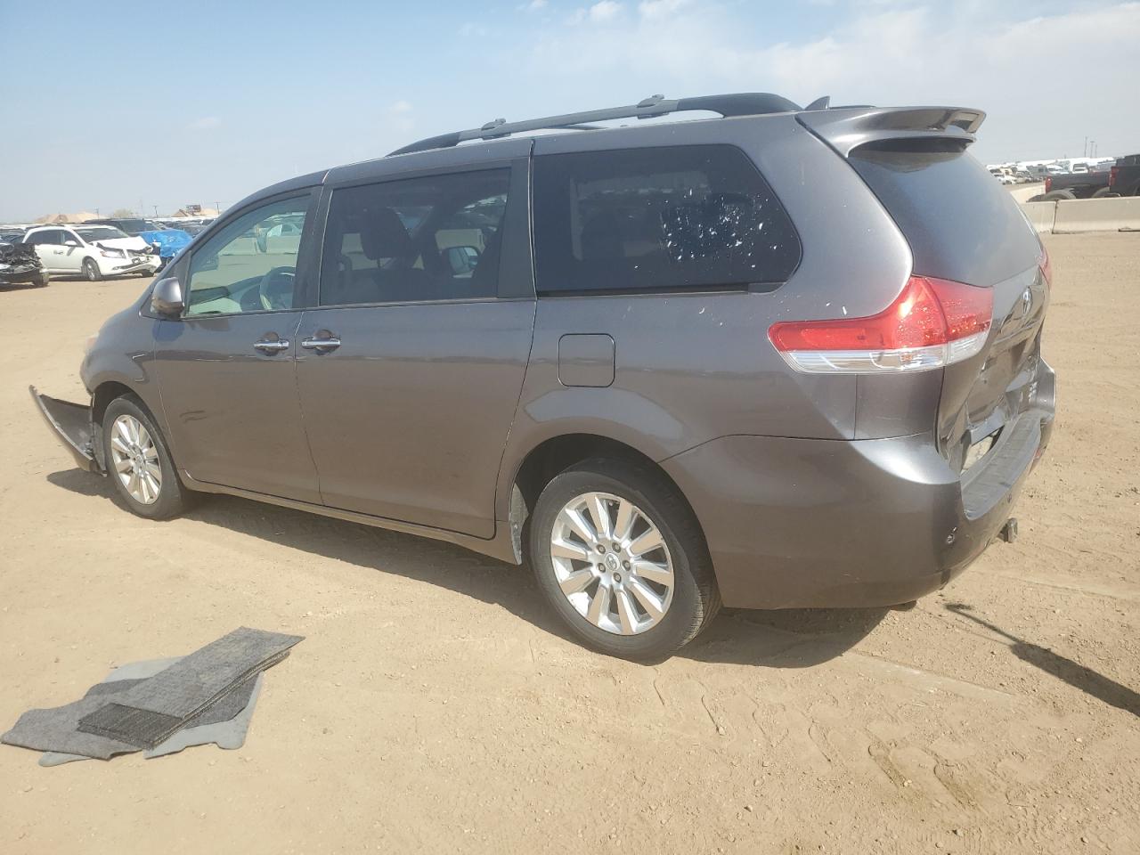 Toyota Sienna Xle Image 2