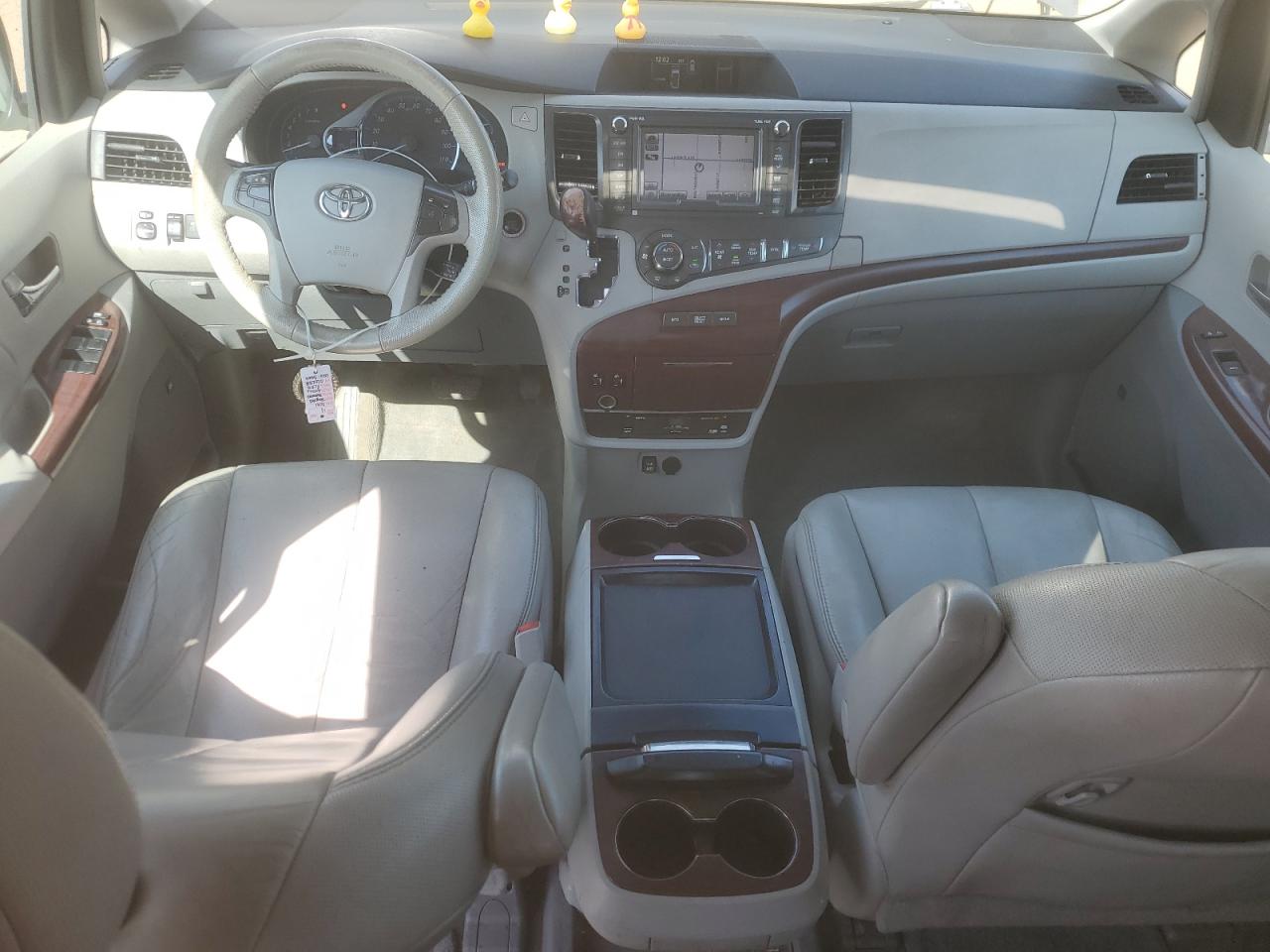 Toyota Sienna Xle Image 11