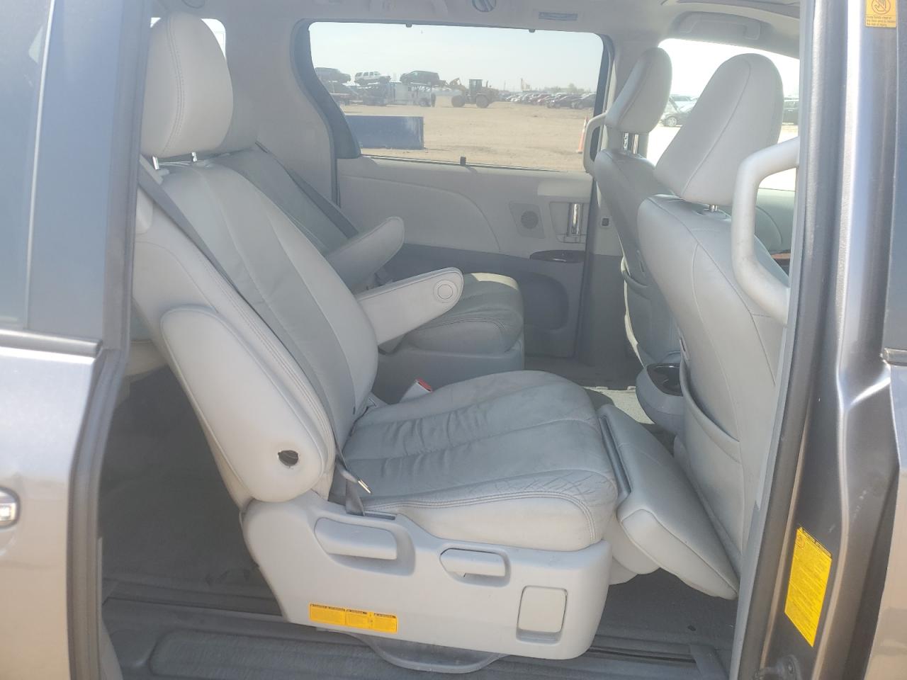 Toyota Sienna Xle Image 9