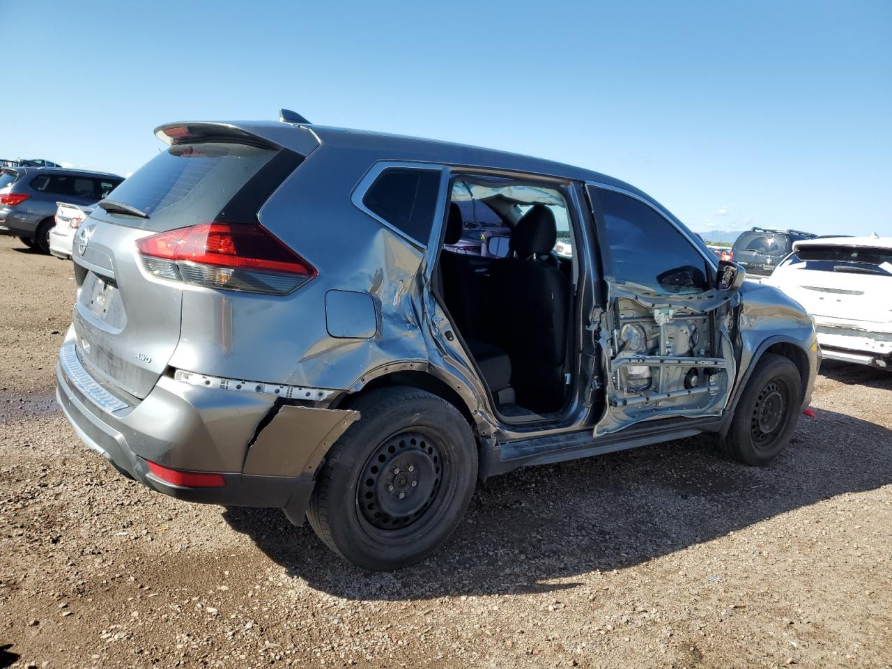 Nissan Rogue S Image 2