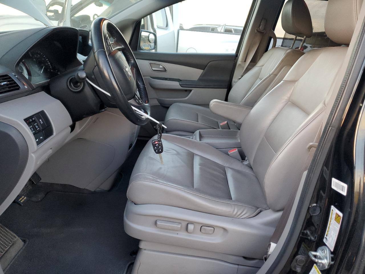 Honda Odyssey Touring Image 4