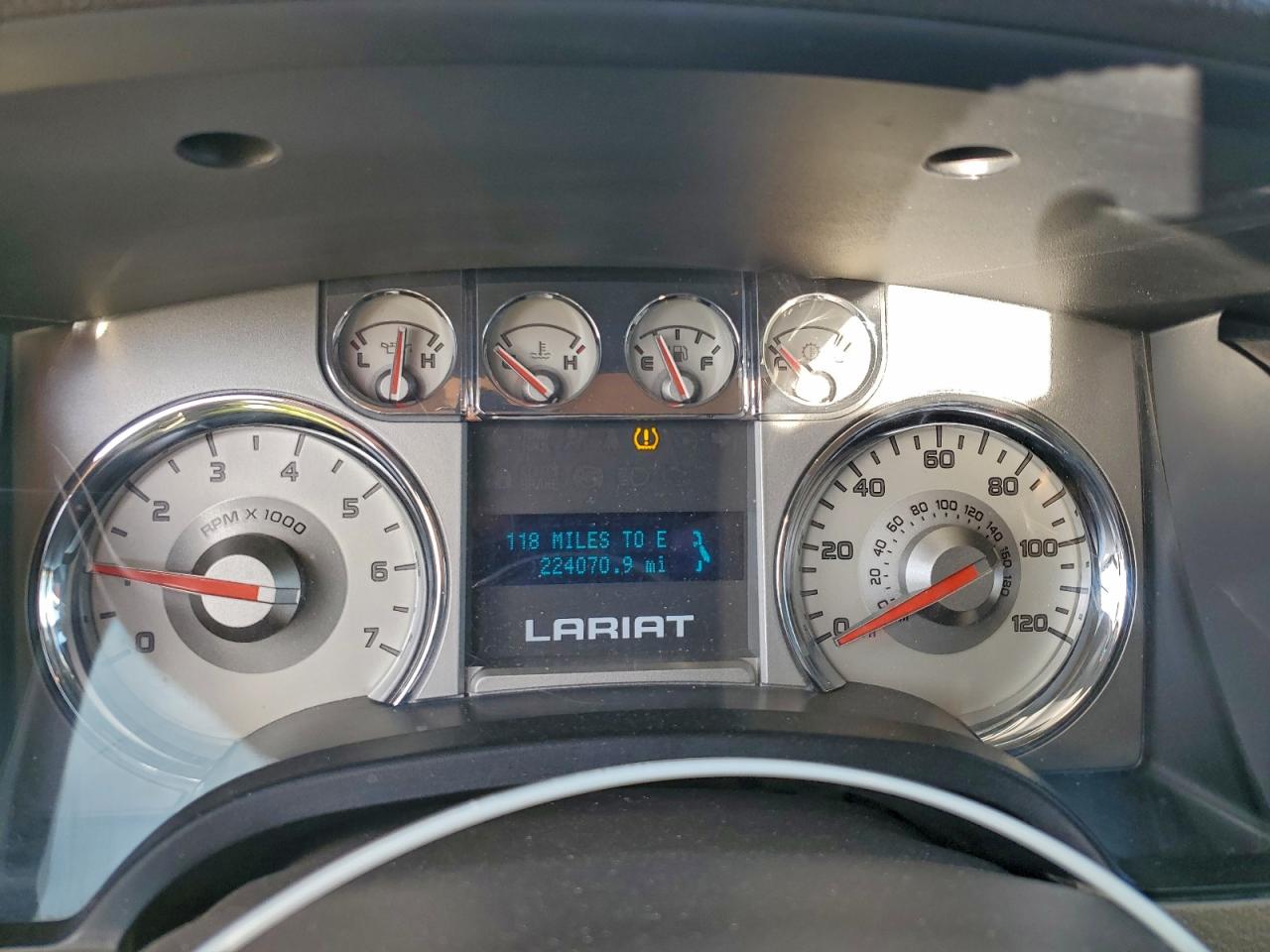 Ford F-150 Supercrew Image 8