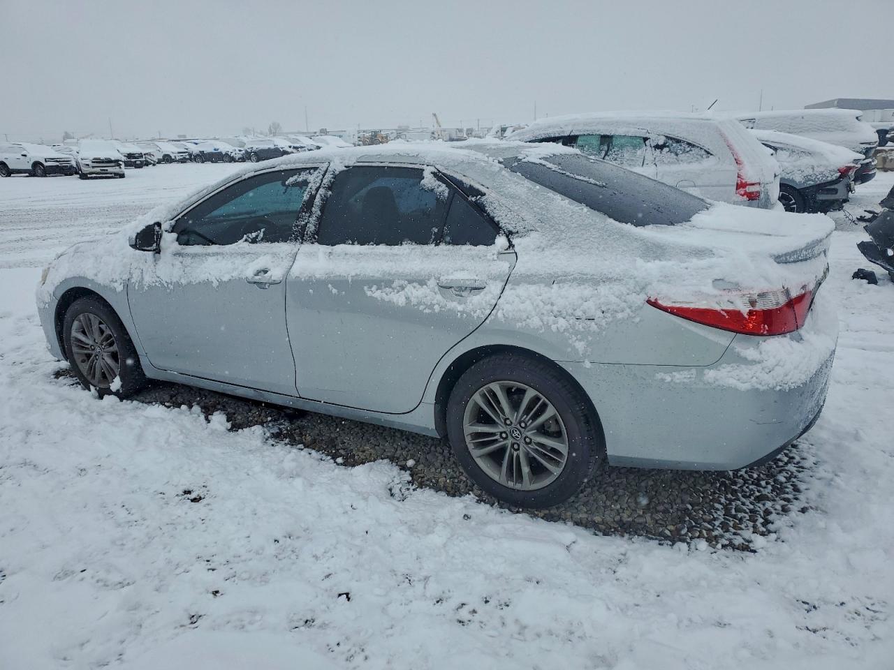 Toyota Camry Le Image 7