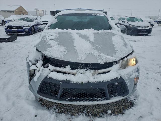Toyota Camry Le Image 8