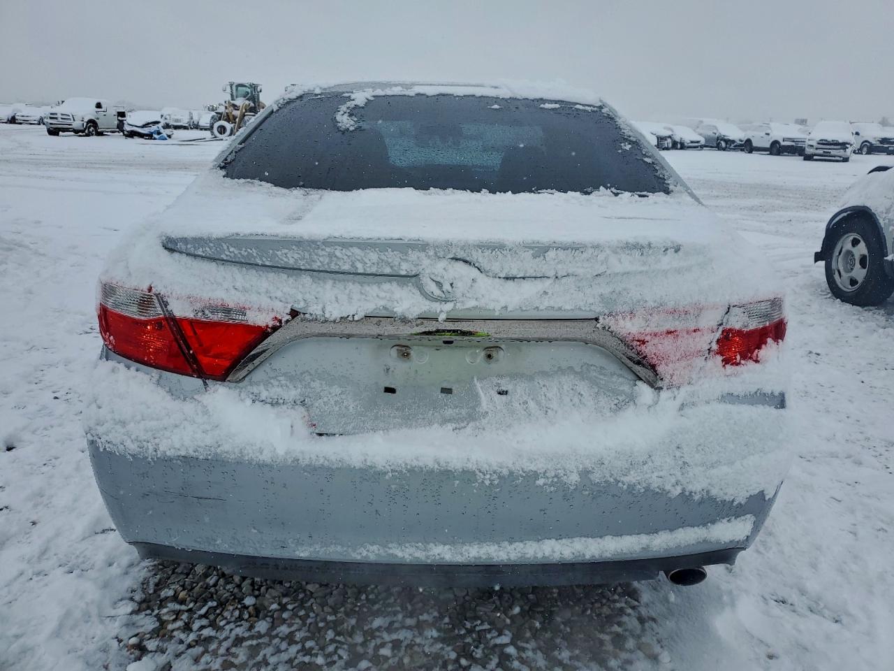 Toyota Camry Le Image 11