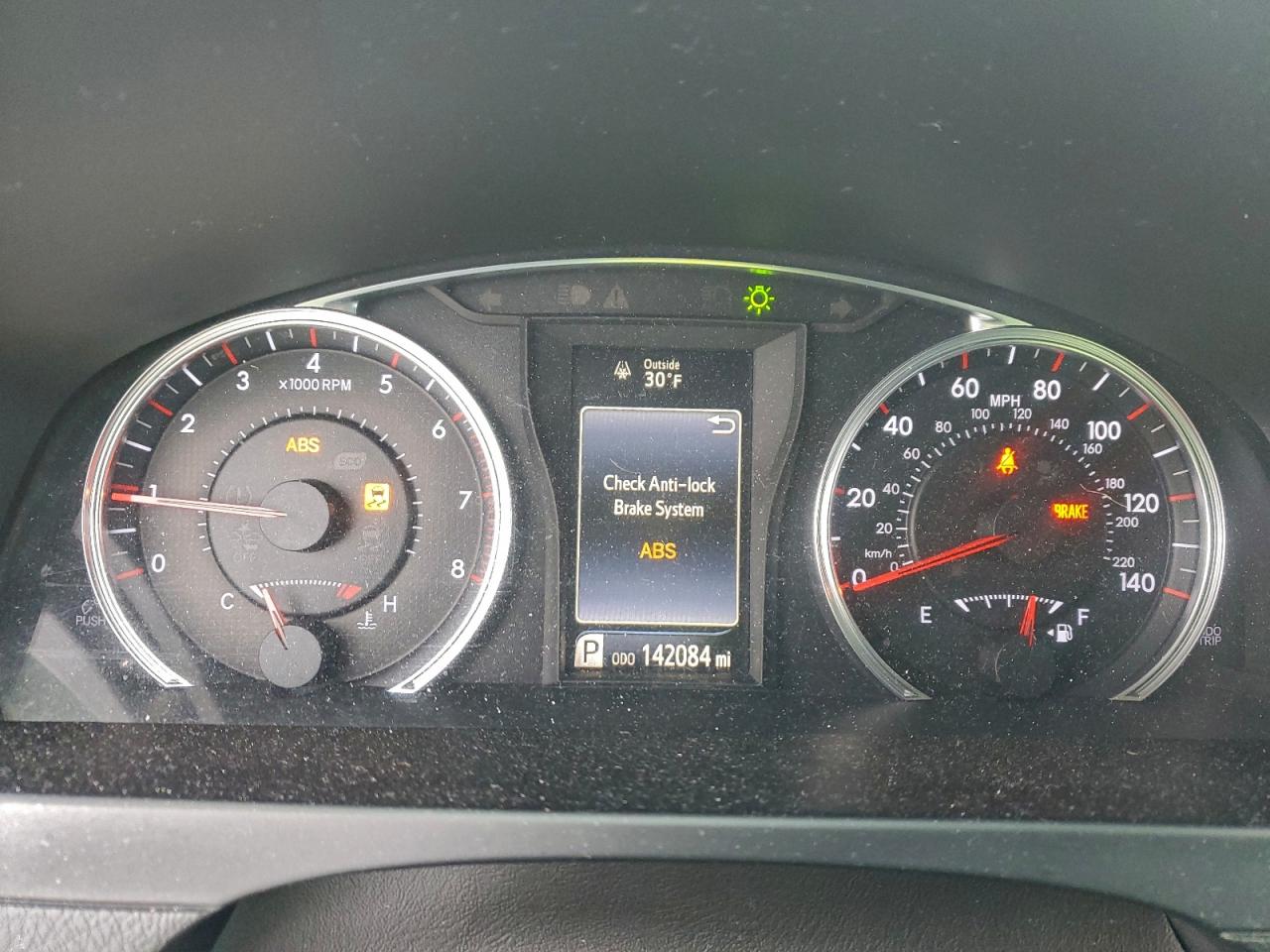 Toyota Camry Le Image 12