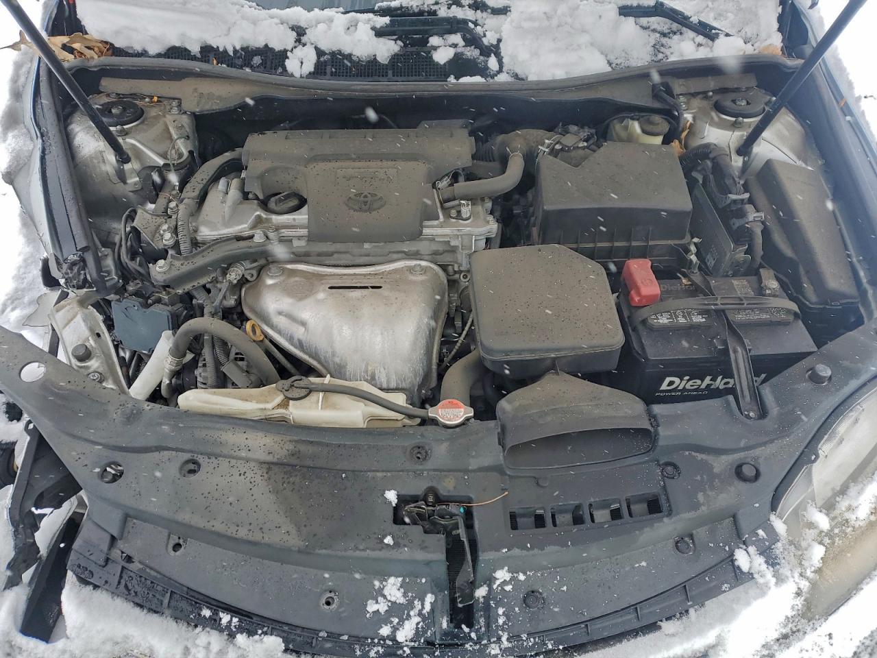 Toyota Camry Le Image 10