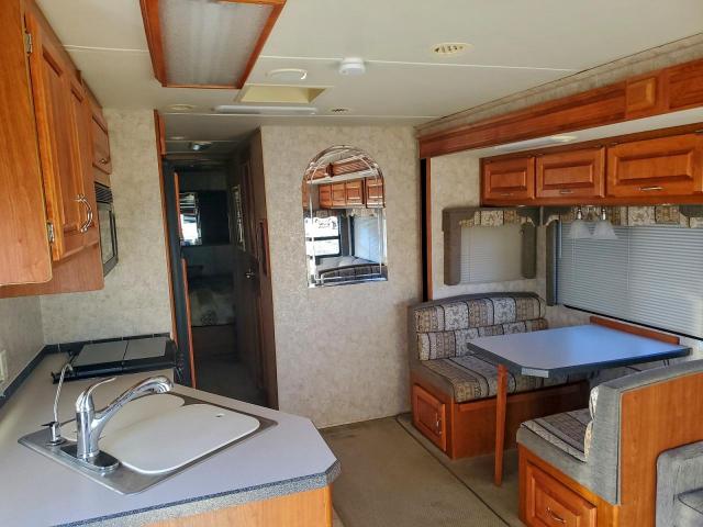 Ford F-550 Super Duty Stripped Chassis Image 2