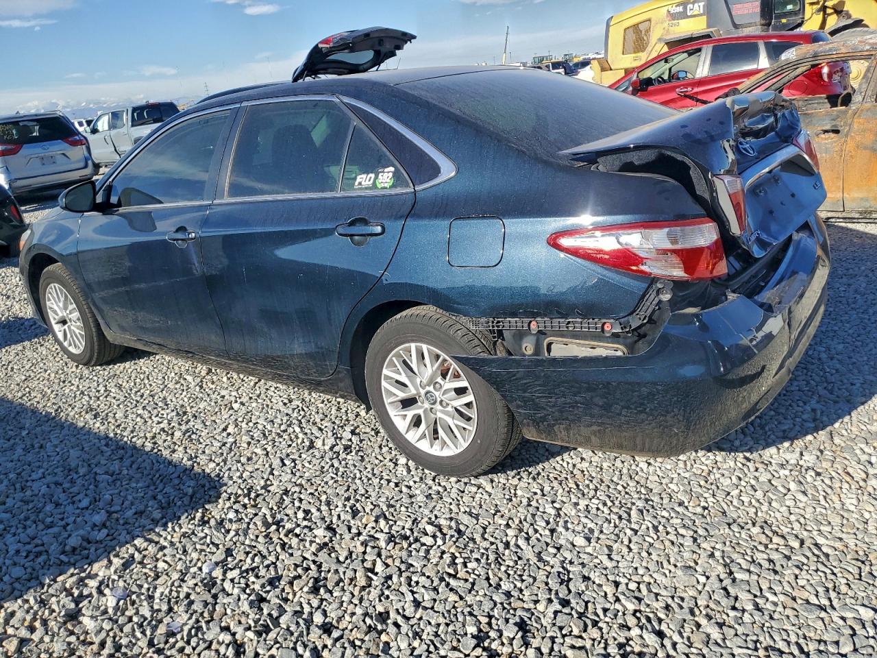 Toyota Camry Le Image 2