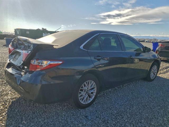 Toyota Camry Le Image 11