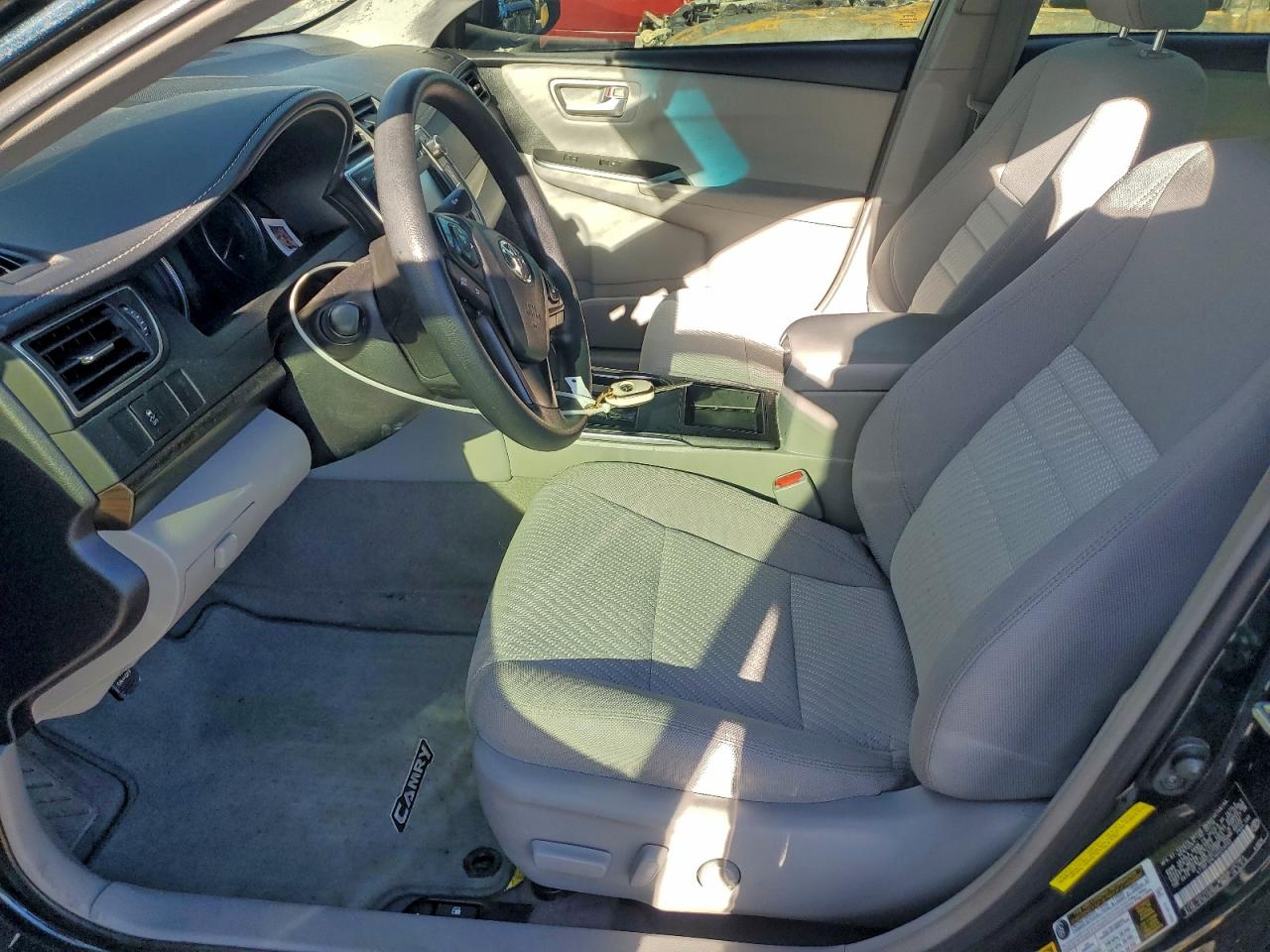 Toyota Camry Le Image 7