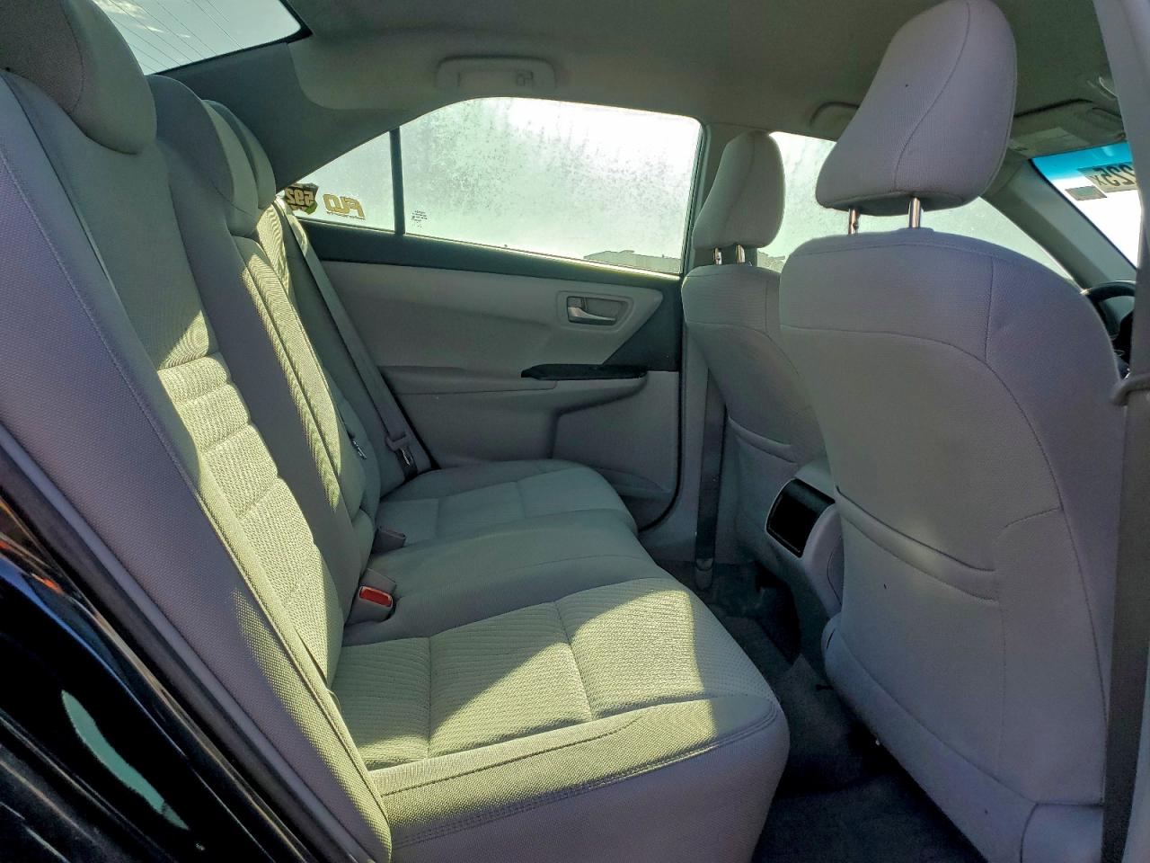 Toyota Camry Le Image 5