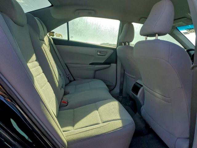 Toyota Camry Le Image 5