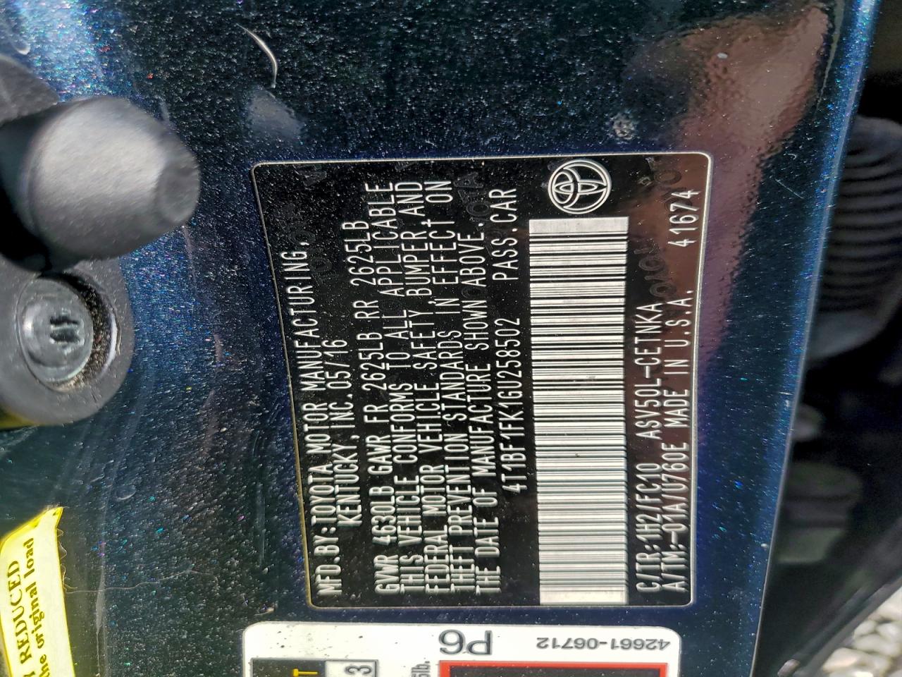 Toyota Camry Le Image 9