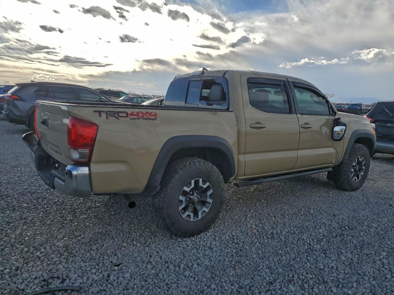Toyota Tacoma Double Cab Image 4