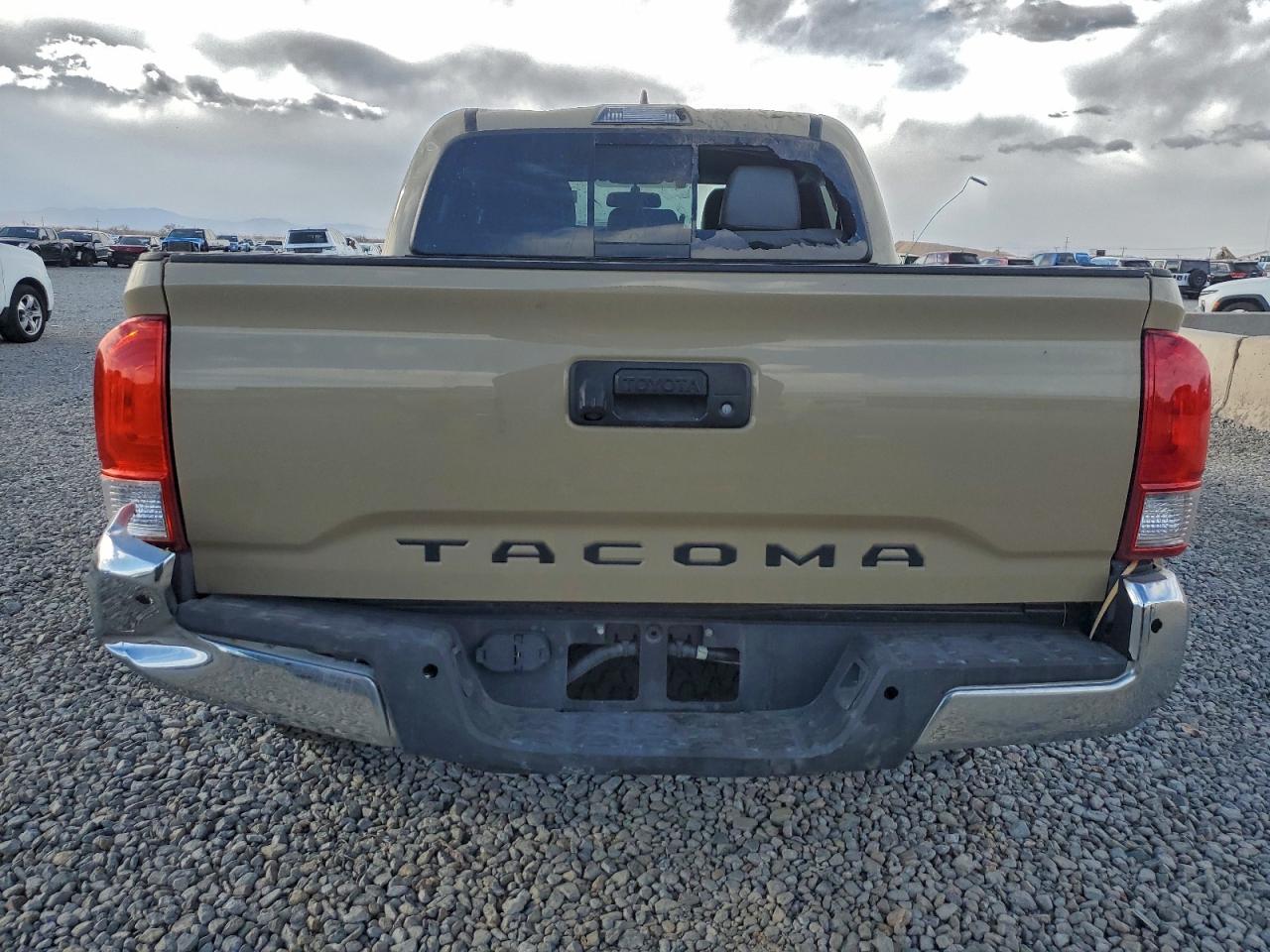 Toyota Tacoma Double Cab Image 12