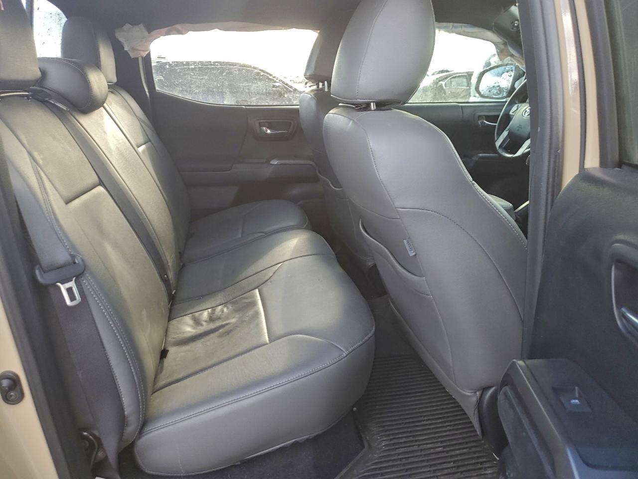 Toyota Tacoma Double Cab Image 8