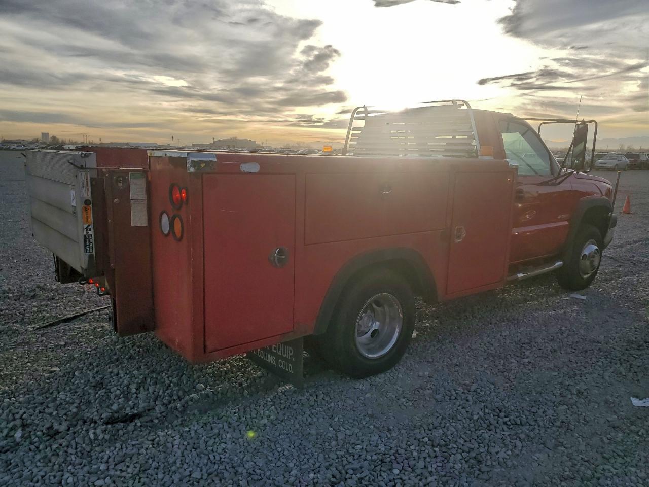 Chevrolet Silverado C3500 Image 4