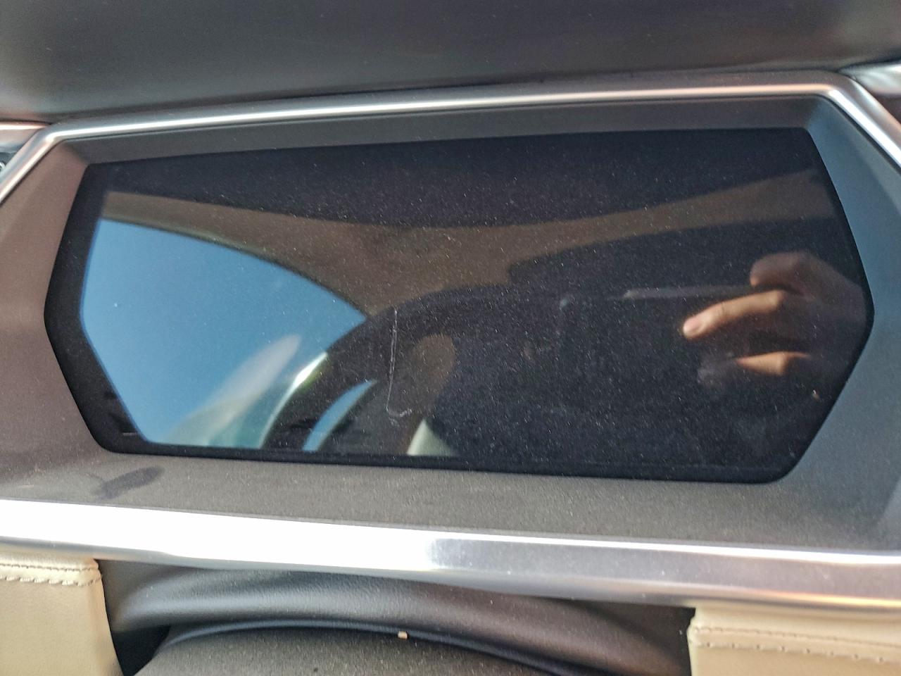 Tesla Model S Image 8