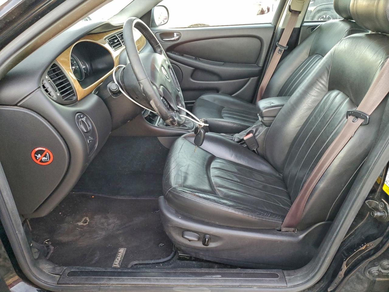 Jaguar X-Type 2.5 Image 8