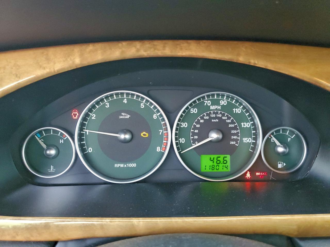 Jaguar X-Type 2.5 Image 10