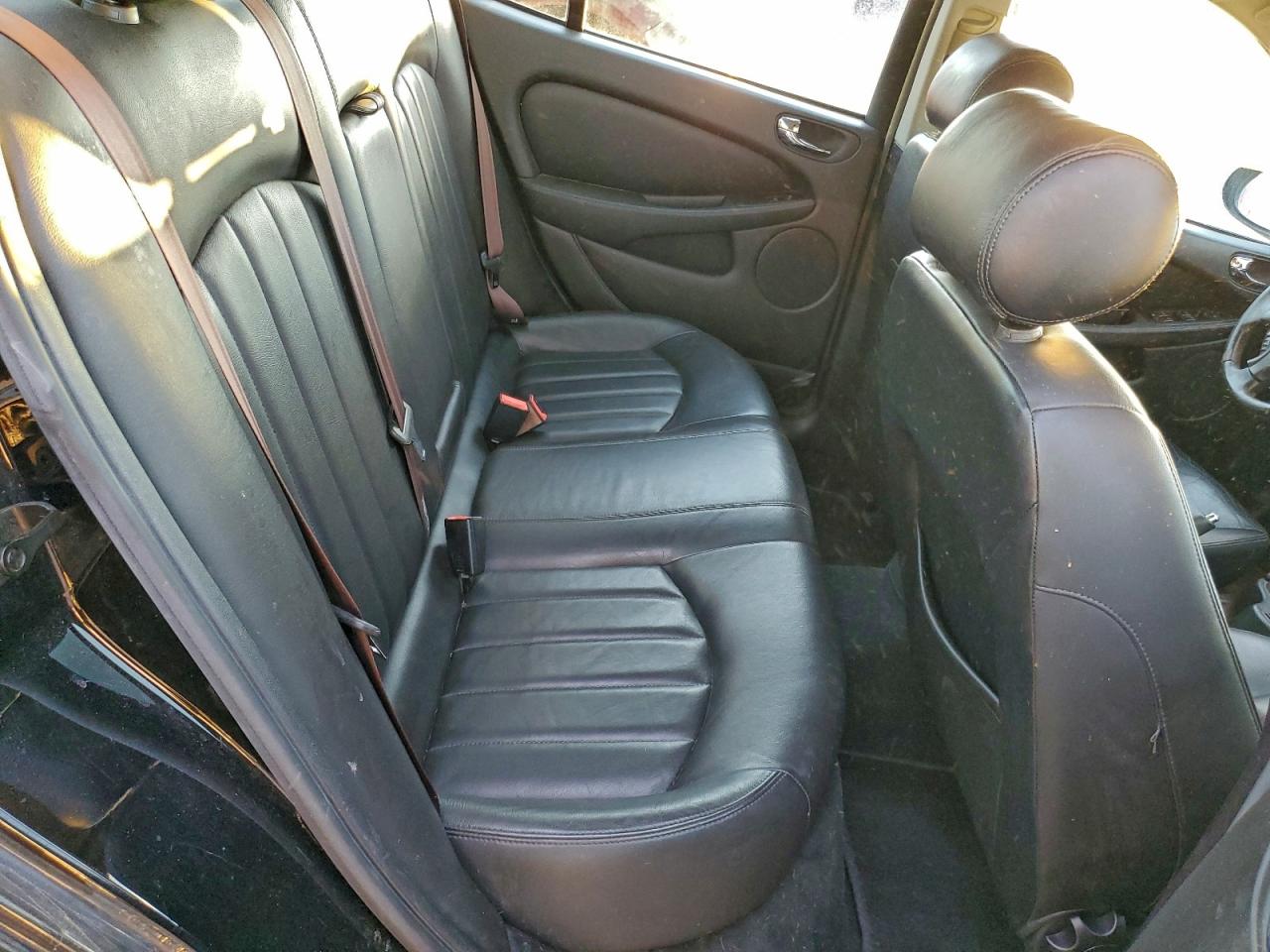 Jaguar X-Type 2.5 Image 7