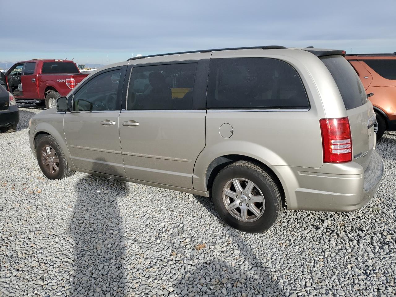 Chrysler Minivan Touring Image 4