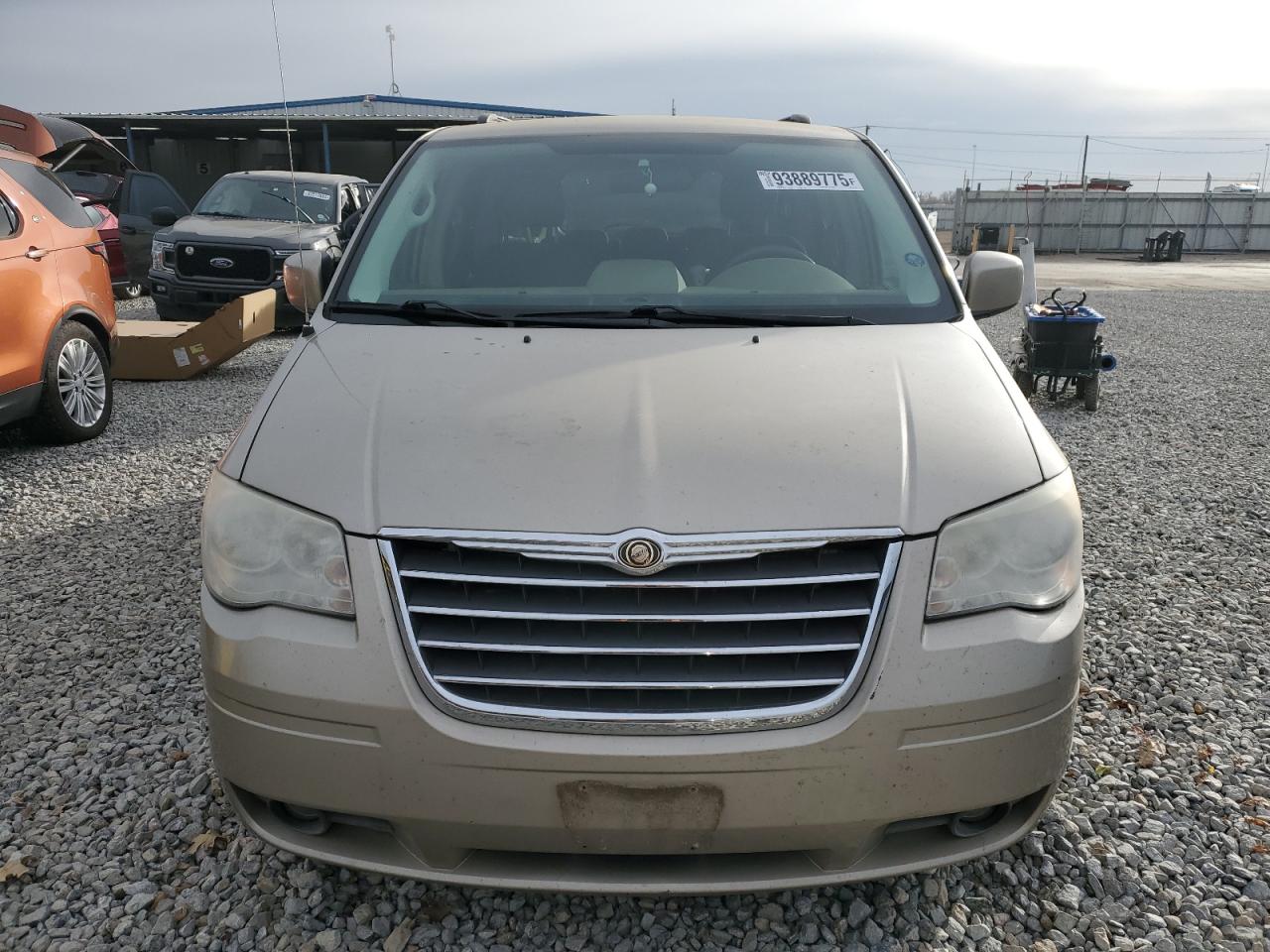 Chrysler Minivan Touring Image 5