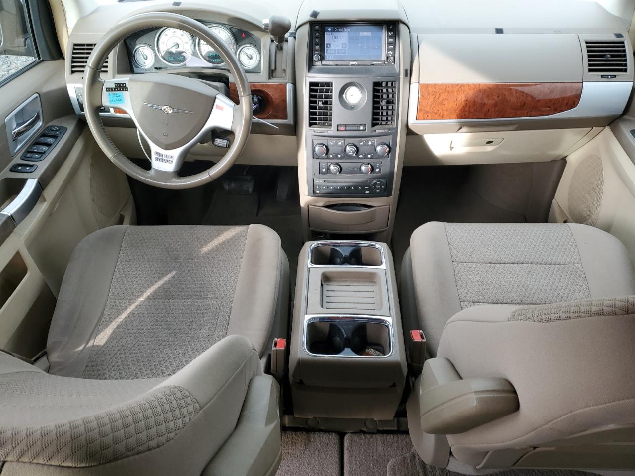 Chrysler Minivan Touring Image 8