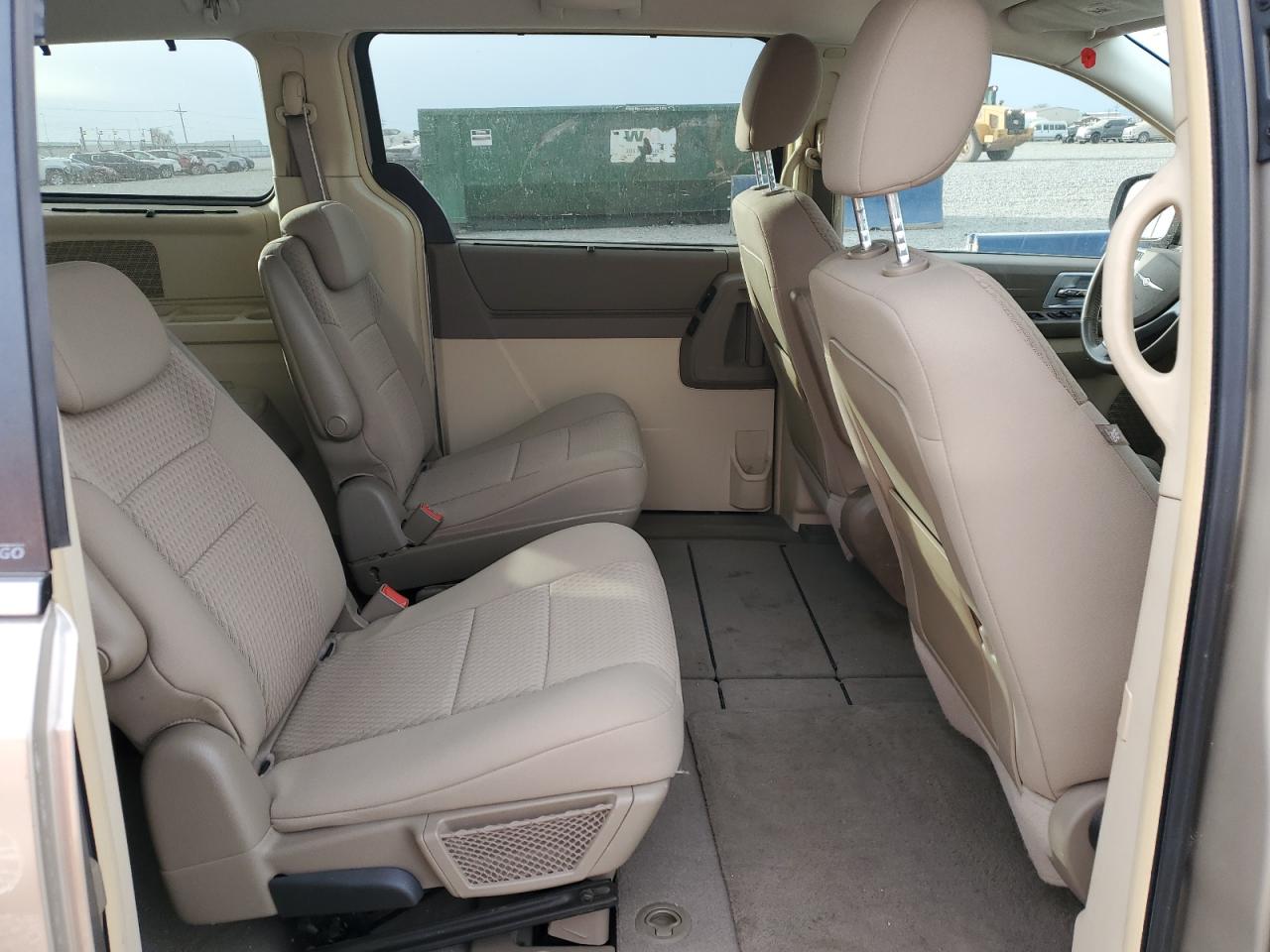 Chrysler Minivan Touring Image 6