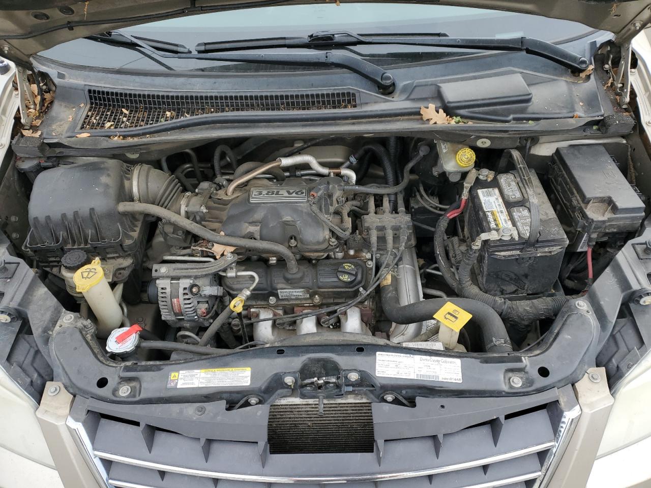 Chrysler Minivan Touring Image 10