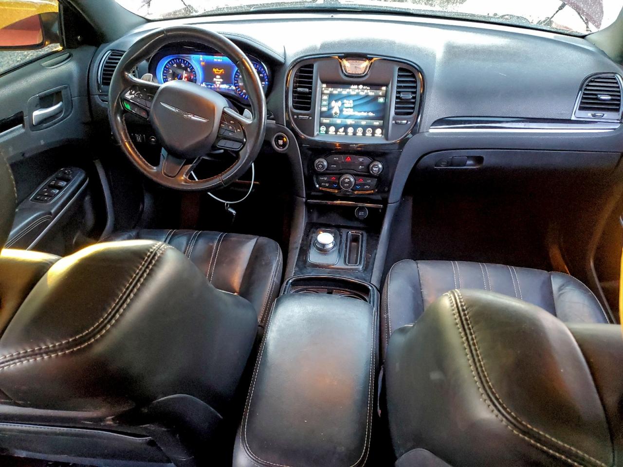 Chrysler 300 S Image 11