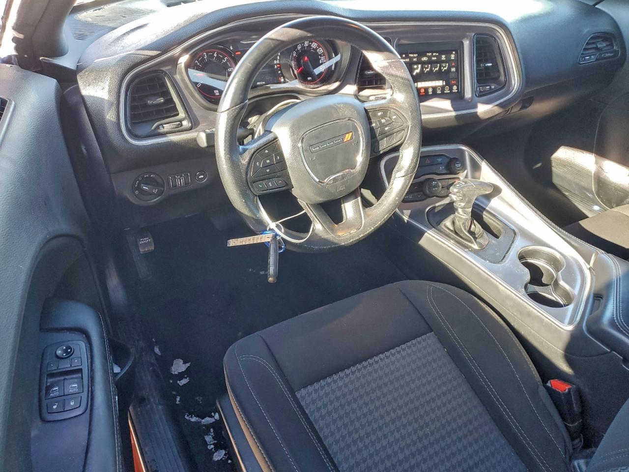 Dodge Challenger Sxt Image 8