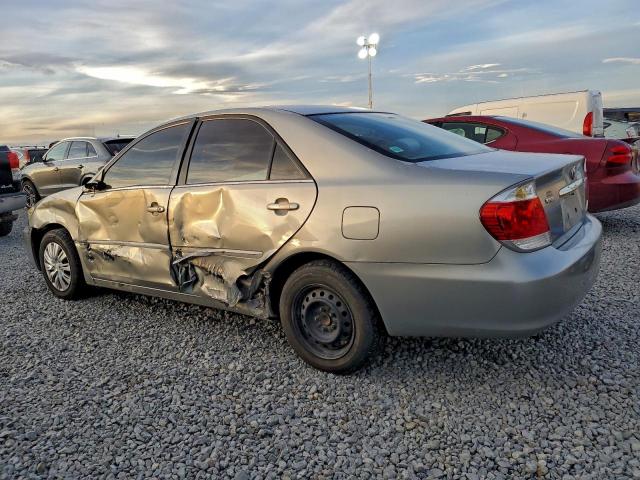 Toyota Camry Le Image 3