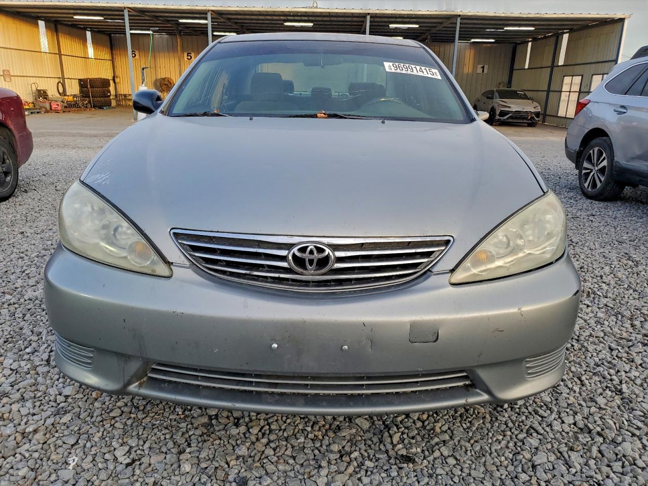 Toyota Camry Le Image 10