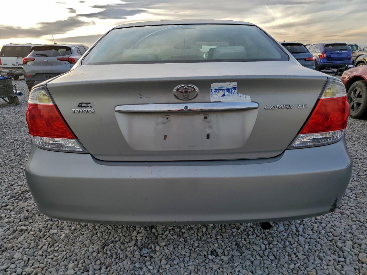 Toyota Camry Le Image 2