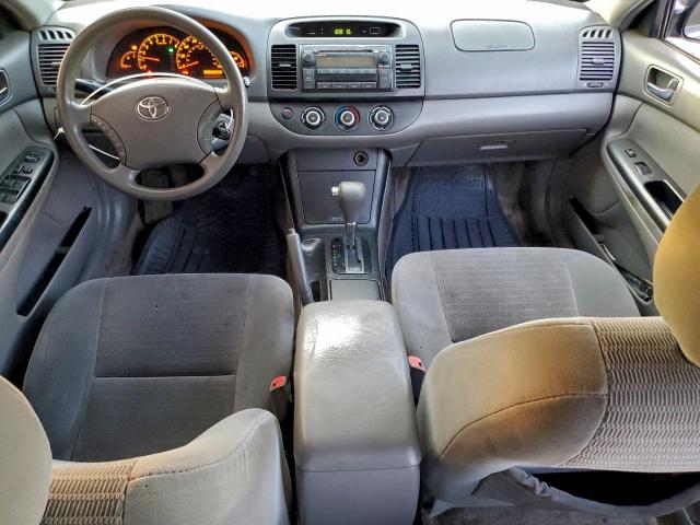 Toyota Camry Le Image 6