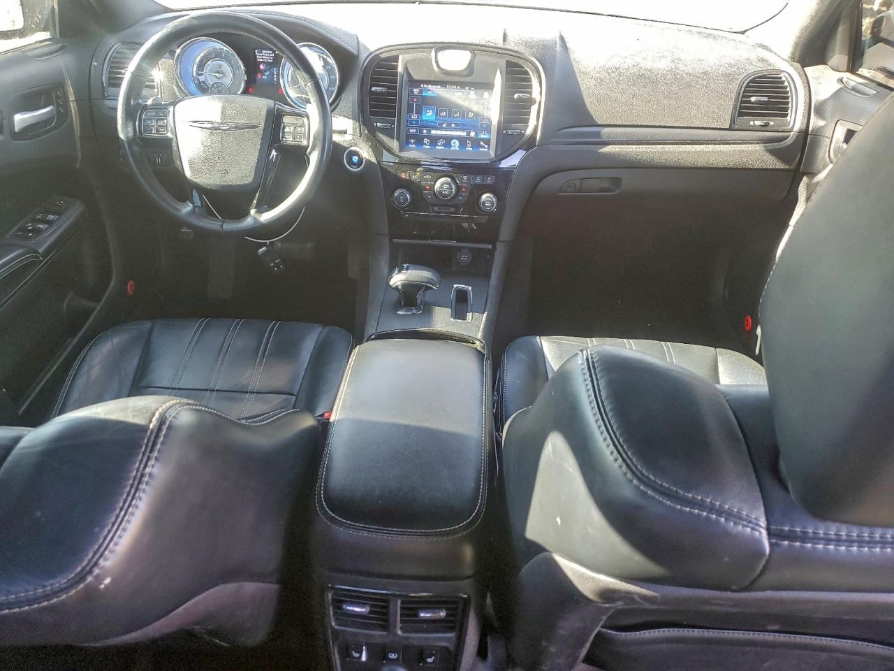 Chrysler 300 S Image 12