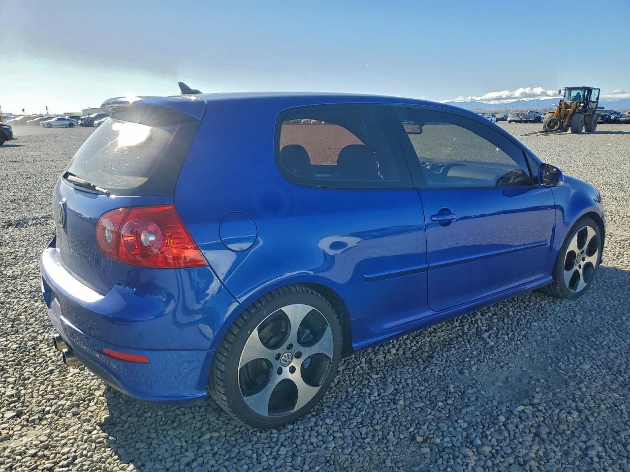 Volkswagen R32 Image 2
